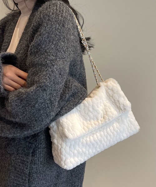 STYLEBLOCK(スタイルブロック)の「フェイクファーチェーンショルダーバッグ(ショルダーバッグ・レディース・ホワイト/ブラック/ピンク系その他/ライトピンク/カーキ・FREE)」の1枚目の写真