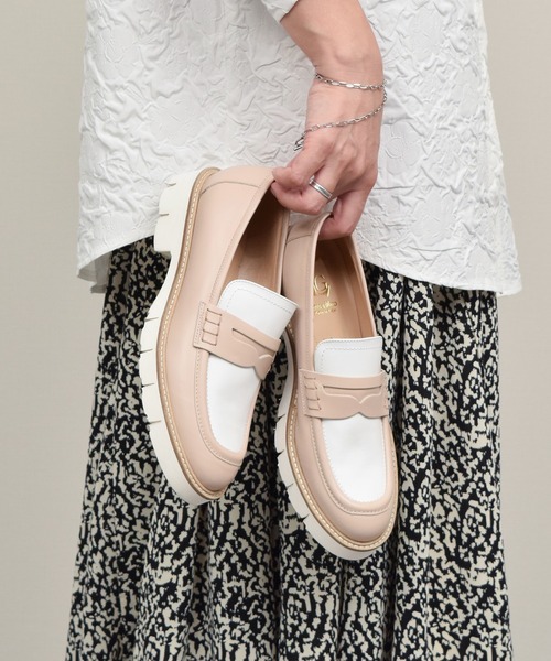 Luca Grossi（ルーカグロッシ）の「【Luca Grossi】バイカラータンクソールローファー(L51604)（ローファー・レディース・ベージュ系その他/ブラック系その他・39/38/37/36/35）」の2枚目の写真