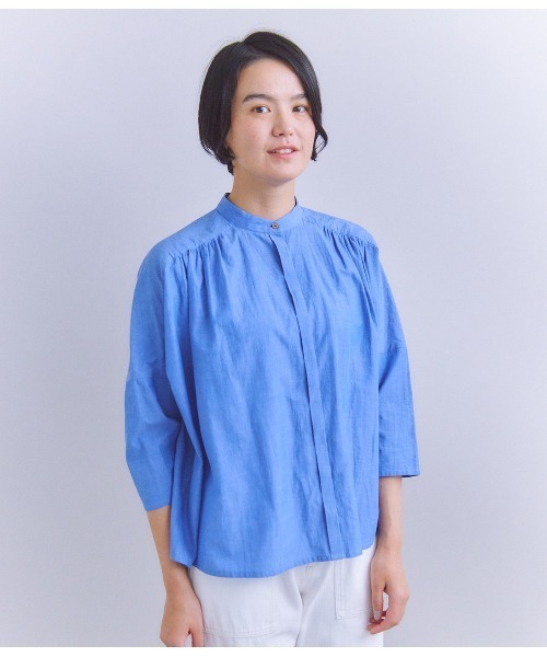 SIPULI（シプリ）の「Slab Yarn Cotton Lawn ピンタックギャザーブラウス（シャツ/ブラウス・レディース・ホワイト/ブルー・2）」の2枚目の写真