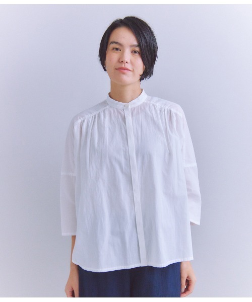 SIPULI（シプリ）の「Slab Yarn Cotton Lawn ピンタックギャザーブラウス（シャツ/ブラウス・レディース・ホワイト/ブルー・2）」の10枚目の写真