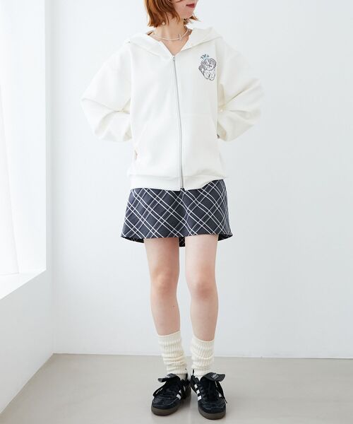 MAJESTIC LEGON（マジェスティックレゴン）の「SZKコラボ ゆるパーカー（パーカー・レディース・ベージュ/オフホワイト/グレー・MEDIUM）」の16枚目の写真