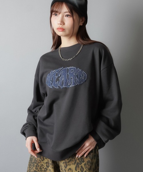 SPINNS(スピンズ)の「ビッグスウェット/デニムワッペン(スウェット・レディース・オートミール/杢グレー/チャコール/ネイビー・ONESIZE)」の9枚目の写真