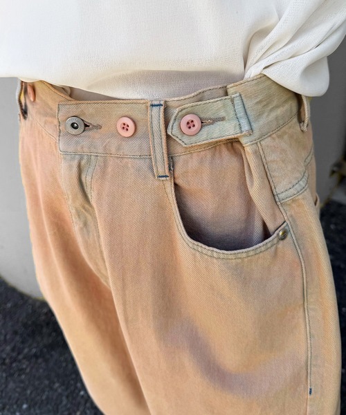 DOUBLE NAME(ダブルネーム)の「【ウエストサイズ調節可能/ユニセックス】ウエスト調節カラーオーバーダイデニムパンツ(デニムパンツ・レディース・グレー/ピンク/ベージュ・FREE)」の11枚目の写真