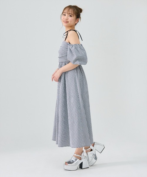 REDYAZEL(レディアゼル)の「リボンショルダーオフショルロングワンピース(ワンピース・レディース・オフホワイト/ブラック系その他/グリーン系その他・FREE)」の19枚目の写真