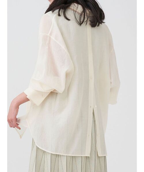 LAGUNAMOON(ラグナムーン)の「バックボタンワイドスリーブシャツ(シャツ/ブラウス・レディース・チャコールグレー/アイボリー・FREE)」の1枚目の写真