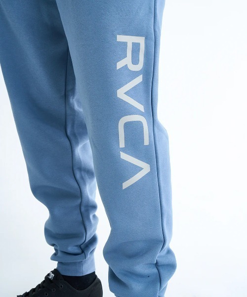 RVCA（ルーカ）の「RVCA メンズ BIG RVCA PANT セットアップボトムス 【2025年春夏モデル】/ルーカロゴスウェットパンツ（スウェットパンツ・メンズ・ブルー系その他・X-LARGE/LARGE/MEDIUM/SMALL）」の5枚目の写真