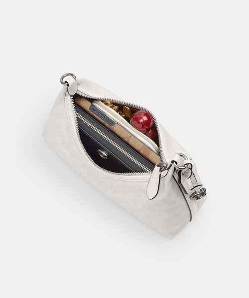 COACH(コーチ)の「ジュリエット ショルダー バッグ 25・シグネチャー キャンバス(ショルダーバッグ・レディース・ホワイト系その他・ONE)」の4枚目の写真