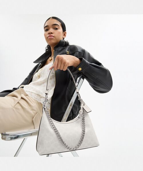 COACH(コーチ)の「ジュリエット ショルダー バッグ 25・シグネチャー キャンバス(ショルダーバッグ・レディース・ホワイト系その他・ONE)」の14枚目の写真