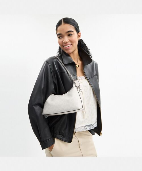 COACH(コーチ)の「ジュリエット ショルダー バッグ 25・シグネチャー キャンバス(ショルダーバッグ・レディース・ホワイト系その他・ONE)」の13枚目の写真