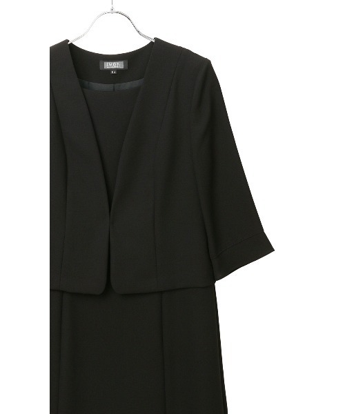 AOYAMA（アオヤマ）の「【ブラックフォーマルアンサンブル】＜2点セット＞テーラードカラージャケット＆前開きワンピース〈大きいサイズあり〉｜喪服・礼服・冠婚葬祭・オケージョン｜セットアップ対応可｜（スーツセット・レディース・ブラック・21号/27号/23号/25号/29号/9号/13号/17号/19号/7号/15号/11号）」の18枚目の写真