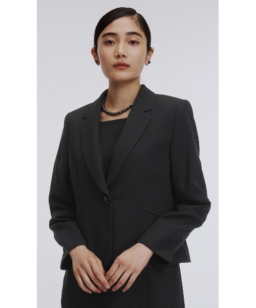 AOYAMA（アオヤマ）の「【ブラックフォーマルアンサンブル】＜2点セット＞テーラードカラージャケット＆前開きワンピース〈大きいサイズあり〉｜喪服・礼服・冠婚葬祭・オケージョン｜セットアップ対応可｜（スーツセット・レディース・ブラック・21号/27号/23号/25号/29号/9号/13号/17号/19号/7号/15号/11号）」の4枚目の写真