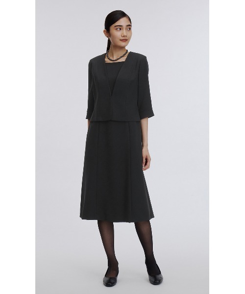 AOYAMA（アオヤマ）の「【ブラックフォーマルアンサンブル】＜2点セット＞テーラードカラージャケット＆前開きワンピース〈大きいサイズあり〉｜喪服・礼服・冠婚葬祭・オケージョン｜セットアップ対応可｜（スーツセット・レディース・ブラック・21号/27号/23号/25号/29号/9号/13号/17号/19号/7号/15号/11号）」の6枚目の写真