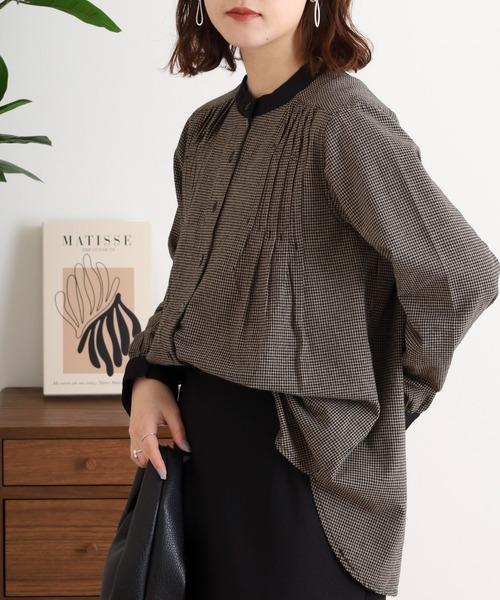ubasoku(ウバソク)の「逆ピンタックバンドカラーブラウス(シャツ/ブラウス・レディース・ブラック系その他2/ブラック系その他/ネイビー・FREE)」の4枚目の写真