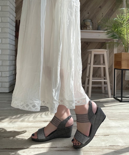 LUGG NAGG（ラグナグ）の「【軽量】伸縮ゴム仕様ラメベルトシアーサンダル（サンダル・レディース・ブラック/ネイビー/ゴールド/アンティークシルバー・LL/L/M/S）」の14枚目の写真