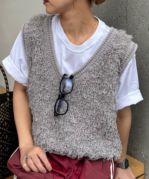 CIAOPANIC TYPY（チャオパニックティピー）の「ループフリンジクロップド丈ベスト（ベスト・レディース・ブラック/オフホワイト/グレー/レッド・ONE SIZE）」の3枚目の写真