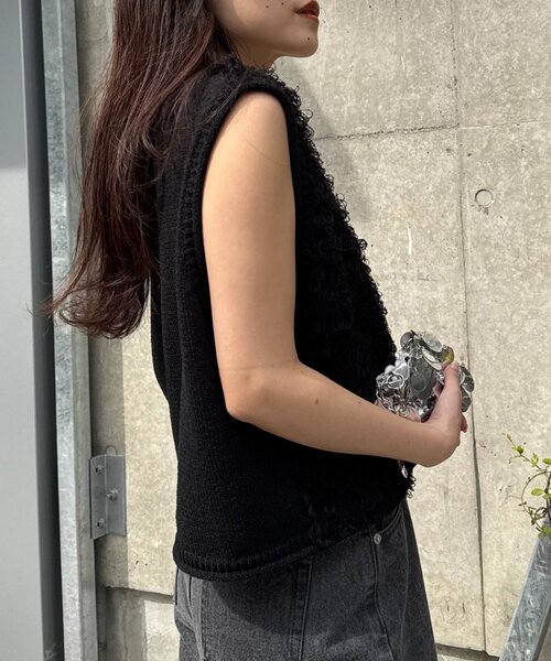 CIAOPANIC TYPY（チャオパニックティピー）の「ループフリンジクロップド丈ベスト（ベスト・レディース・ブラック/オフホワイト/グレー/レッド・ONE SIZE）」の17枚目の写真
