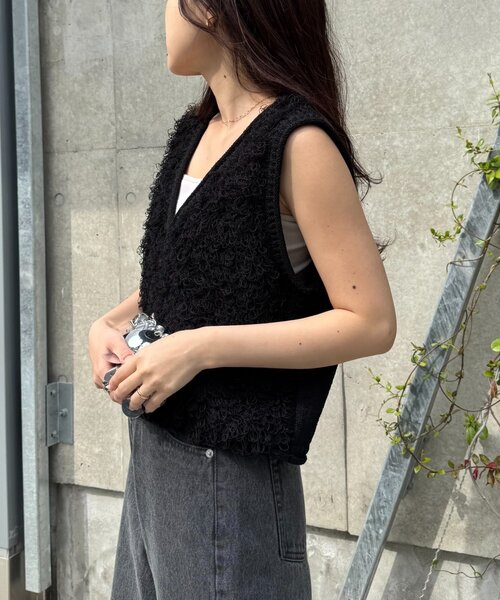 CIAOPANIC TYPY（チャオパニックティピー）の「ループフリンジクロップド丈ベスト（ベスト・レディース・ブラック/オフホワイト/グレー/レッド・ONE SIZE）」の18枚目の写真