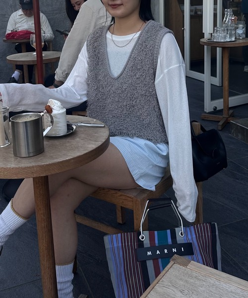 CIAOPANIC TYPY（チャオパニックティピー）の「ループフリンジクロップド丈ベスト（ベスト・レディース・ブラック/オフホワイト/グレー/レッド・ONE SIZE）」の5枚目の写真