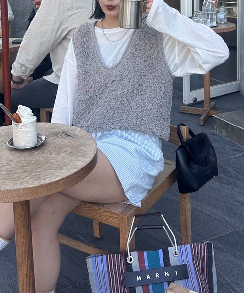 CIAOPANIC TYPY（チャオパニックティピー）の「ループフリンジクロップド丈ベスト（ベスト・レディース・ブラック/オフホワイト/グレー/レッド・ONE SIZE）」の6枚目の写真