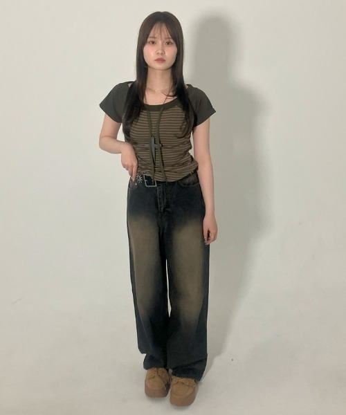 .KOM(ドットコム)の「A'GEM/9 × .kom 『.KOM/ドットケーオーエム』Y2Kライクショルダー開きボーダートップス(Tシャツ/カットソー・レディース・ネイビー/レッド/カーキ・FREE)」の9枚目の写真