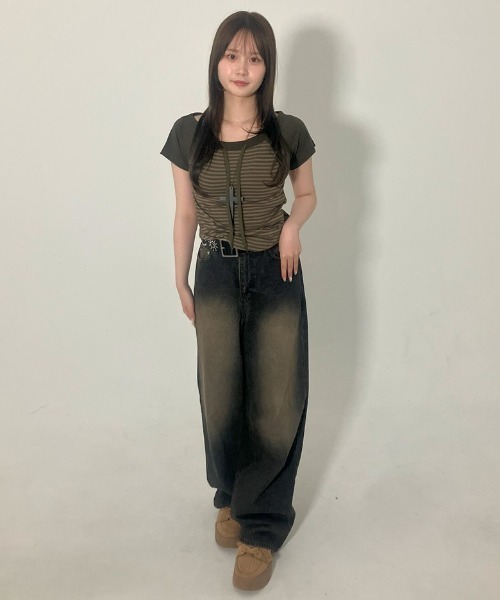 .KOM(ドットコム)の「A'GEM/9 × .kom 『.KOM/ドットケーオーエム』Y2Kライクショルダー開きボーダートップス(Tシャツ/カットソー・レディース・ネイビー/レッド/カーキ・FREE)」の7枚目の写真