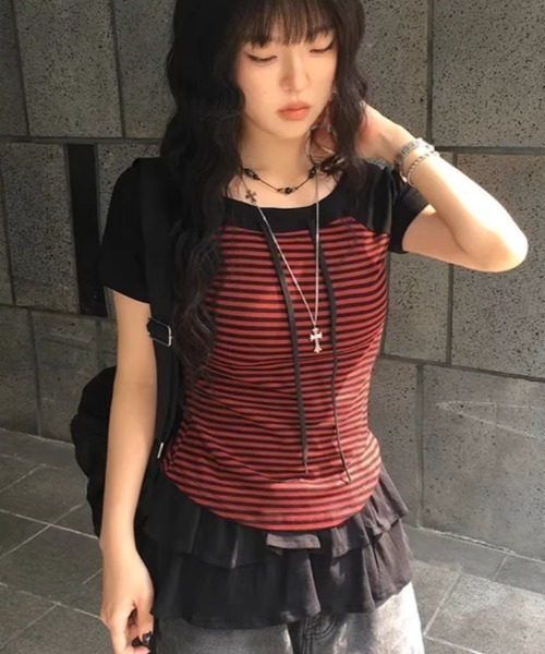 .KOM(ドットコム)の「A'GEM/9 × .kom 『.KOM/ドットケーオーエム』Y2Kライクショルダー開きボーダートップス(Tシャツ/カットソー・レディース・ネイビー/レッド/カーキ・FREE)」の17枚目の写真