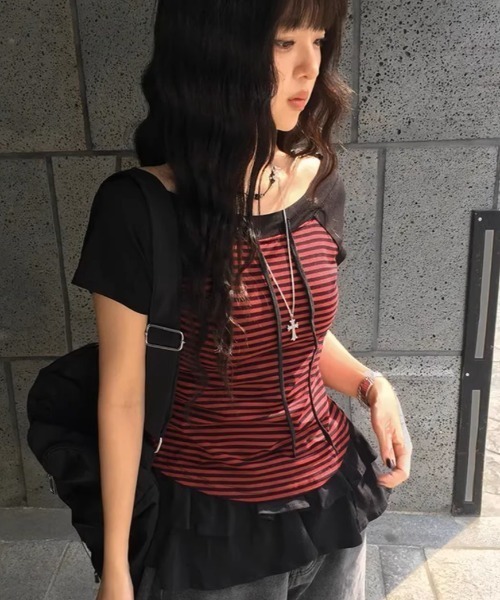.KOM(ドットコム)の「A'GEM/9 × .kom 『.KOM/ドットケーオーエム』Y2Kライクショルダー開きボーダートップス(Tシャツ/カットソー・レディース・ネイビー/レッド/カーキ・FREE)」の16枚目の写真