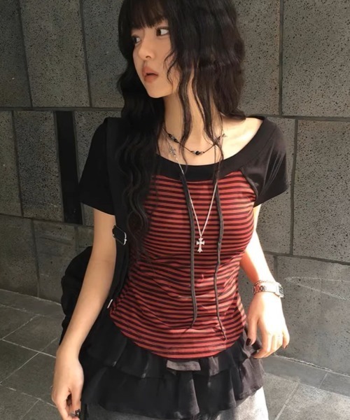 .KOM(ドットコム)の「A'GEM/9 × .kom 『.KOM/ドットケーオーエム』Y2Kライクショルダー開きボーダートップス(Tシャツ/カットソー・レディース・ネイビー/レッド/カーキ・FREE)」の15枚目の写真