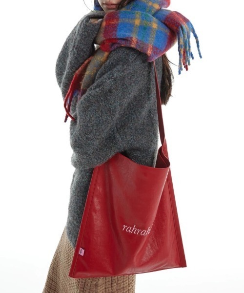 DIAVEL（ディアベル）の「【4色展開】秋冬韓国ムード大容量刺繍合成レザートートバッグ（トートバッグ・レディース・ブラウン/ブラック/レッド/ピンク・F）」の18枚目の写真