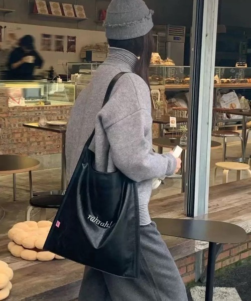 DIAVEL（ディアベル）の「【4色展開】秋冬韓国ムード大容量刺繍合成レザートートバッグ（トートバッグ・レディース・ブラウン/ブラック/レッド/ピンク・F）」の21枚目の写真