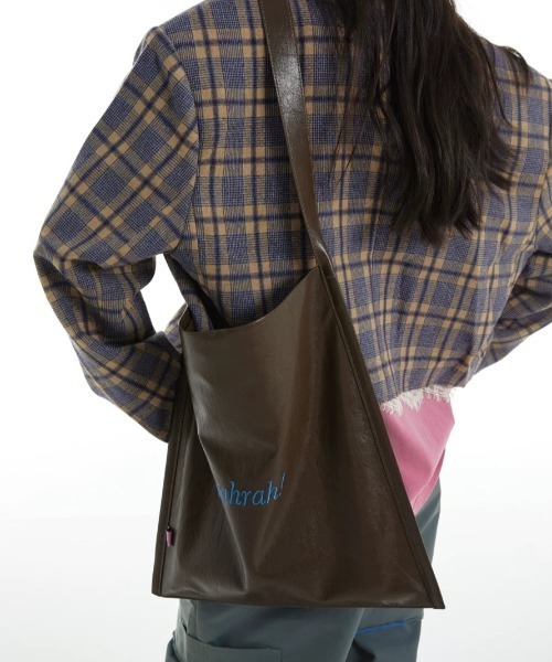 DIAVEL（ディアベル）の「【4色展開】秋冬韓国ムード大容量刺繍合成レザートートバッグ（トートバッグ・レディース・ブラウン/ブラック/レッド/ピンク・F）」の13枚目の写真