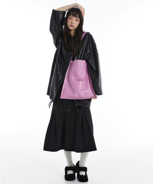 DIAVEL（ディアベル）の「【4色展開】秋冬韓国ムード大容量刺繍合成レザートートバッグ（トートバッグ・レディース・ブラウン/ブラック/レッド/ピンク・F）」の5枚目の写真