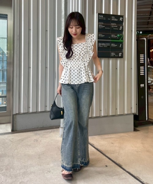 continuer de NICE CLAUP（コンティニューデナイスクラップ）の「【前後2WAY/ドット柄】シャーリングドット柄ブラウス（シャツ/ブラウス・レディース・ブラック/オフホワイト・FREE）」の6枚目の写真