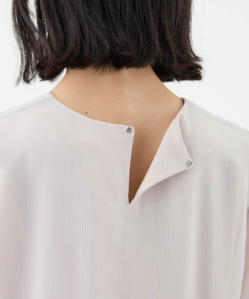 A/C DESIGN BY ALPHA CUBIC（エーシーデザインバイアルファキュービック）の「消しプリーツ楊柳ブラウス（Tシャツ/カットソー・レディース・オフホワイト/ライトグレー・M/L）」の14枚目の写真