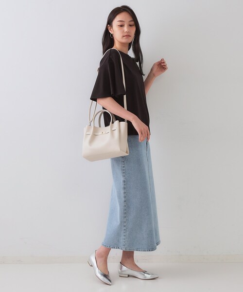 OPAQUE.CLIP（オペークドットクリップ）の「【軽量/2WAY/通勤対応】フロントベルトデザインミドルトートバッグ（ショルダーバッグ・レディース・チャコールグレー/ベージュ/アイボリー/ブラック/ワイン系1/ブラウン系1/シルバー系9・00）」の8枚目の写真