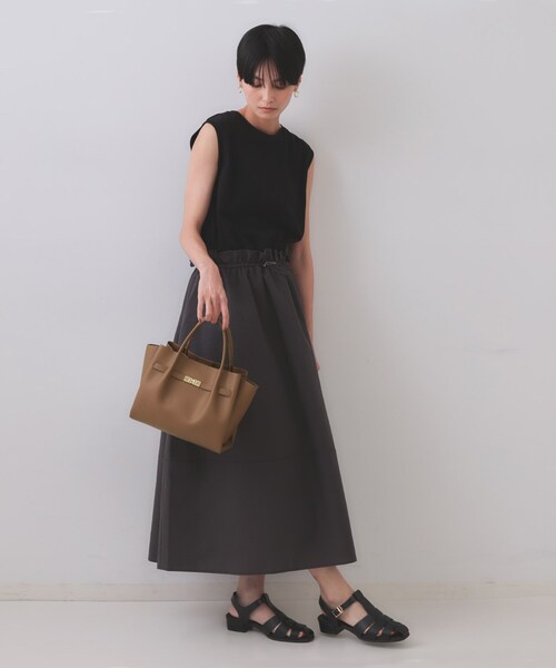 OPAQUE.CLIP（オペークドットクリップ）の「【軽量/2WAY/通勤対応】フロントベルトデザインミドルトートバッグ（ショルダーバッグ・レディース・チャコールグレー/ベージュ/アイボリー/ブラック/ワイン系1/ブラウン系1/シルバー系9・00）」の14枚目の写真