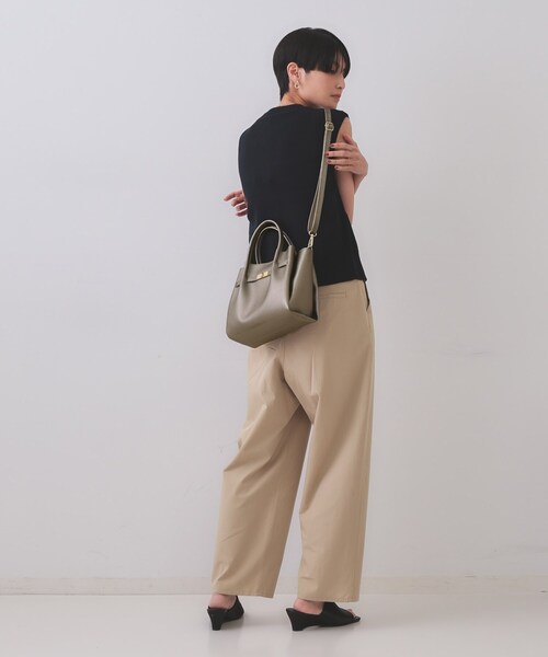 OPAQUE.CLIP（オペークドットクリップ）の「【軽量/2WAY/通勤対応】フロントベルトデザインミドルトートバッグ（ショルダーバッグ・レディース・チャコールグレー/ベージュ/アイボリー/ブラック/ワイン系1/ブラウン系1/シルバー系9・00）」の18枚目の写真