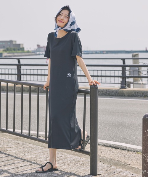 Unblend（アンブレンド）の「【 POOLSIDE COFFEE × Unblend 】ロゴ刺繍 カットリブ ハーフスリーブ ワンピース（ワンピース・レディース・ブラック/ネイビー/ブラウン・FREE）」の4枚目の写真