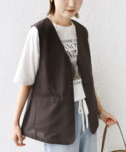 SHIPS(シップス)の「〈防シワ加工〉チノ ウール ボタン ジレ(ベスト・レディース・ブラウン/ブラック・ONE SIZE)」の2枚目の写真