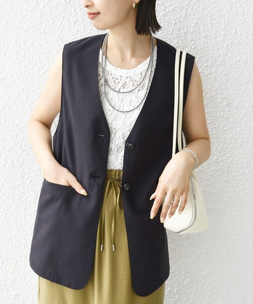 SHIPS(シップス)の「〈防シワ加工〉チノ ウール ボタン ジレ(ベスト・レディース・ブラウン/ブラック・ONE SIZE)」の1枚目の写真