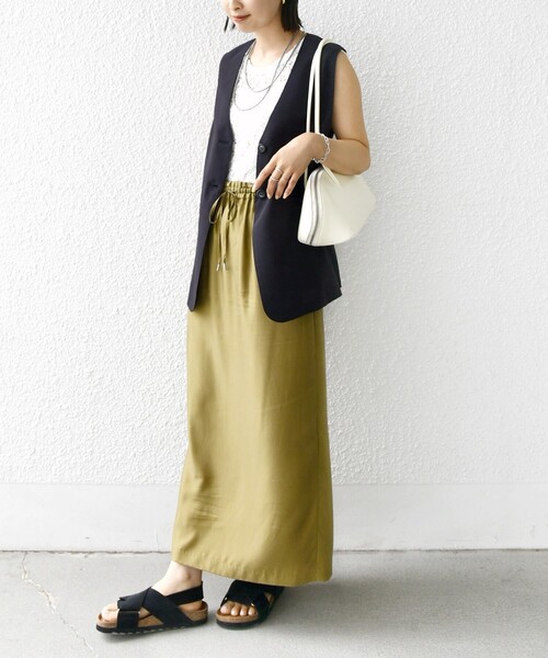 SHIPS(シップス)の「〈防シワ加工〉チノ ウール ボタン ジレ(ベスト・レディース・ブラウン/ブラック・ONE SIZE)」の5枚目の写真