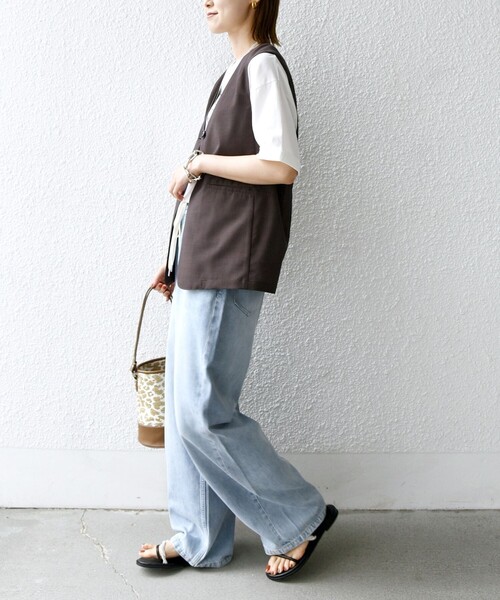 SHIPS(シップス)の「〈防シワ加工〉チノ ウール ボタン ジレ(ベスト・レディース・ブラウン/ブラック・ONE SIZE)」の3枚目の写真