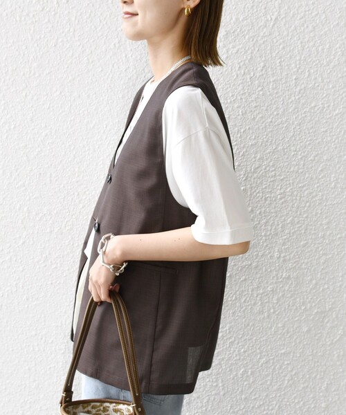 SHIPS(シップス)の「〈防シワ加工〉チノ ウール ボタン ジレ(ベスト・レディース・ブラウン/ブラック・ONE SIZE)」の19枚目の写真