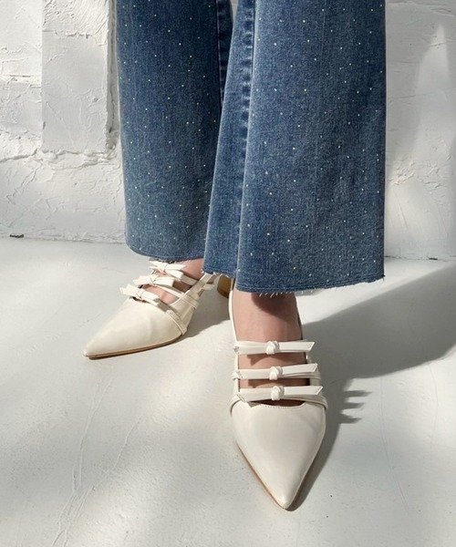 one after another NICE CLAUP（ワンアフターアナザーナイスクラップ）の「リボン付きポインテッドストラップシューズ（パンプス・レディース・アイボリー/ブラック/レオパード・S/M/L）」の7枚目の写真