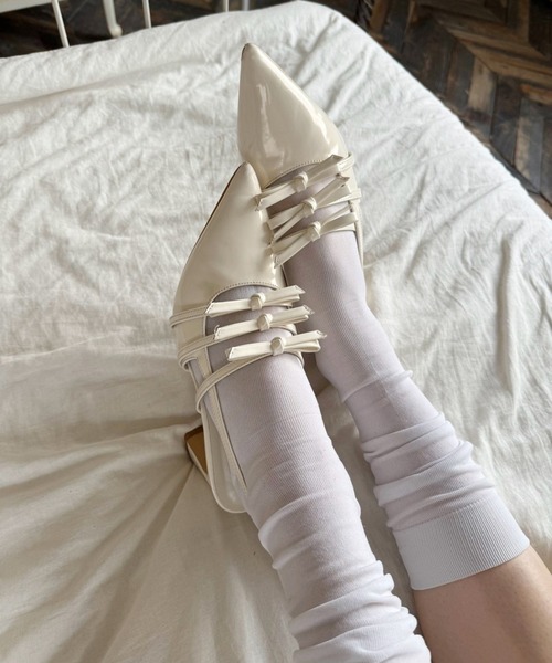 one after another NICE CLAUP（ワンアフターアナザーナイスクラップ）の「リボン付きポインテッドストラップシューズ（パンプス・レディース・アイボリー/ブラック/レオパード・S/M/L）」の8枚目の写真