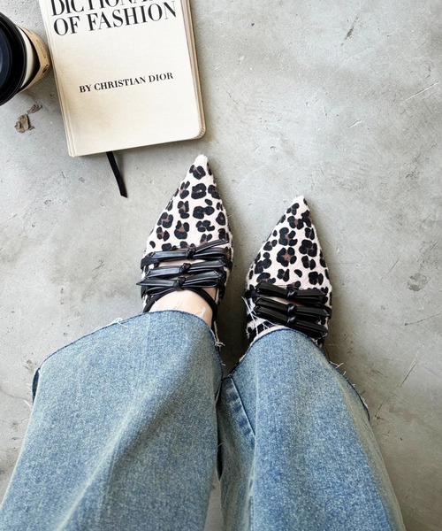 one after another NICE CLAUP（ワンアフターアナザーナイスクラップ）の「リボン付きポインテッドストラップシューズ（パンプス・レディース・アイボリー/ブラック/レオパード・S/M/L）」の10枚目の写真