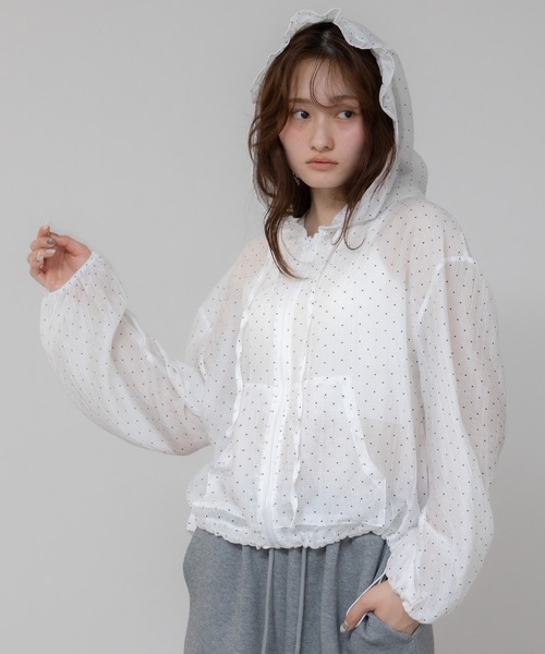 HEILIS(ヘイリス)の「フード付きドットシアートップス/ドット 水玉シアー ブラック ホワイト フリル ファスナー 冷房対策 羽織 UV対策 紫外線対策 アウター ジャケット ブルゾン トップス シティガール ガーリー 韓国 カジュアル 夏服 春服 秋服(パーカー・レディース・ブルー/ホワイト・FREE)」の7枚目の写真