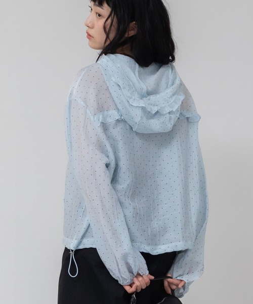 HEILIS(ヘイリス)の「フード付きドットシアートップス/ドット 水玉シアー ブラック ホワイト フリル ファスナー 冷房対策 羽織 UV対策 紫外線対策 アウター ジャケット ブルゾン トップス シティガール ガーリー 韓国 カジュアル 夏服 春服 秋服(パーカー・レディース・ブルー/ホワイト・FREE)」の16枚目の写真