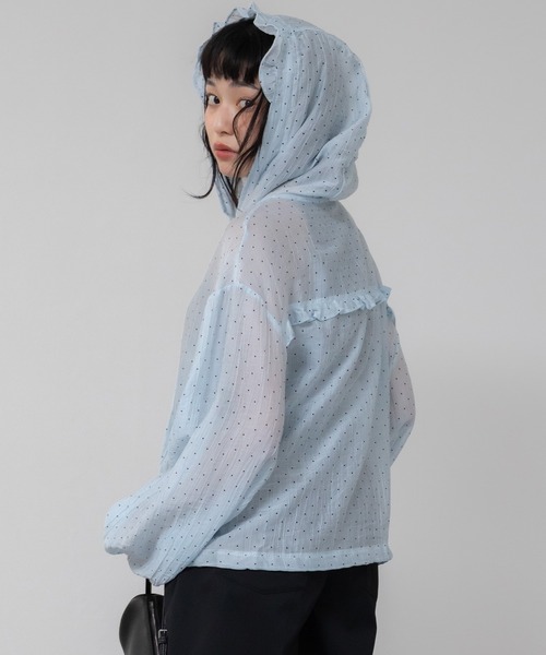 HEILIS(ヘイリス)の「フード付きドットシアートップス/ドット 水玉シアー ブラック ホワイト フリル ファスナー 冷房対策 羽織 UV対策 紫外線対策 アウター ジャケット ブルゾン トップス シティガール ガーリー 韓国 カジュアル 夏服 春服 秋服(パーカー・レディース・ブルー/ホワイト・FREE)」の18枚目の写真