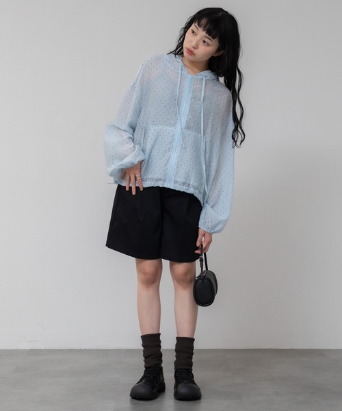 HEILIS(ヘイリス)の「フード付きドットシアートップス/ドット 水玉シアー ブラック ホワイト フリル ファスナー 冷房対策 羽織 UV対策 紫外線対策 アウター ジャケット ブルゾン トップス シティガール ガーリー 韓国 カジュアル 夏服 春服 秋服(パーカー・レディース・ブルー/ホワイト・FREE)」の19枚目の写真